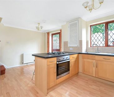 4 bedroom end of terrace house to rent - Photo 1