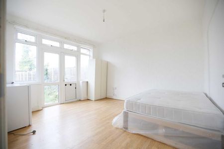 3 bedroom terraced house to rent - Photo 3