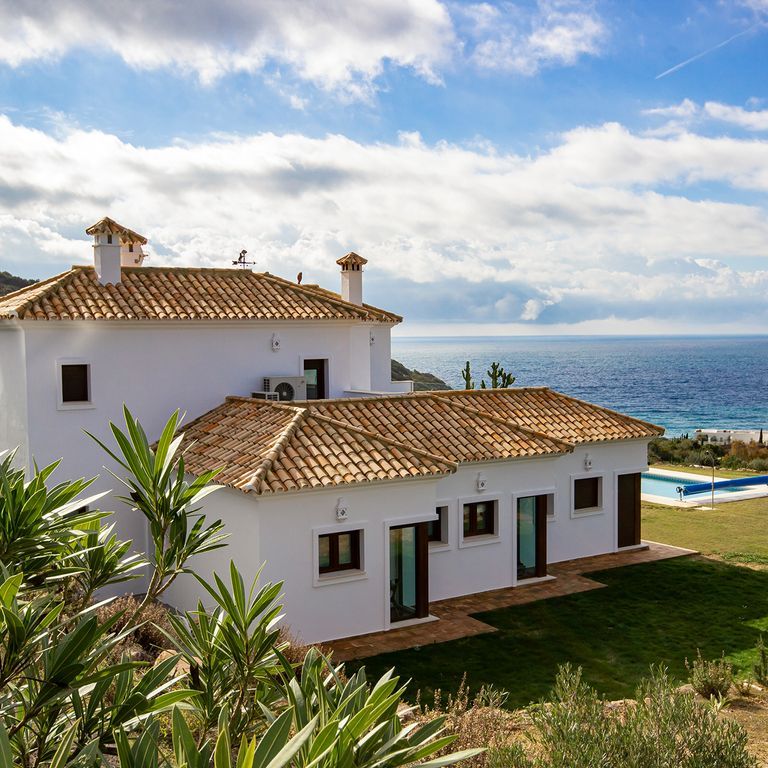 4 bedroom luxury Villa for rent in Urb Atlanterra, Zahara de los Atunes, Cadiz, Andalusia - Photo 1