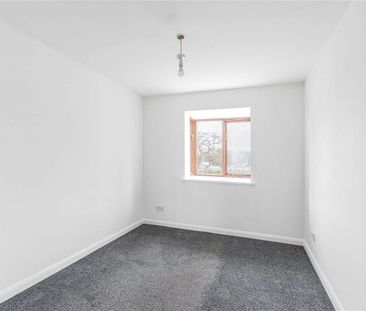 A newly refurbished one bedroom apartment. - Photo 3