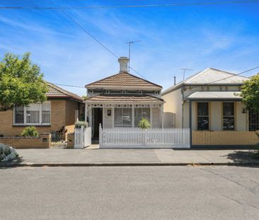 Stylish Two-Bedroom Gem in Prime Port Melbourne Location - Photo 2