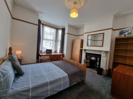 5 bedroom terraced house to rent - Photo 4
