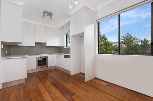 Spacious & Well-Appointed 2-Bedroom Apartment with Garage & Extra Car Space - Photo 1