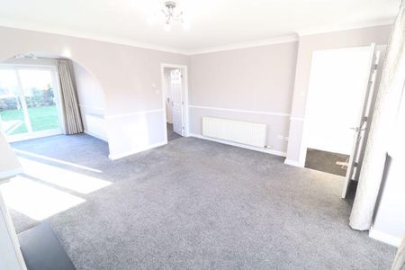 3 bedroom semi-detached house to rent - Photo 3