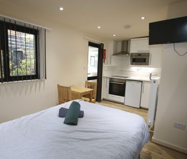 Studio to rent - Photo 1