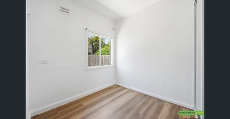 Beautiful, renovated home close to Public Transport, Airport and Sydney CBD - Photo 2