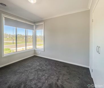 EXPANSIVE & LUXURIOUS FAMILY HOME - Photo 6