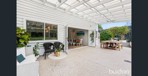 Exceptional 4 bedroom Family Living in a Prime Bayside Location - Photo 1