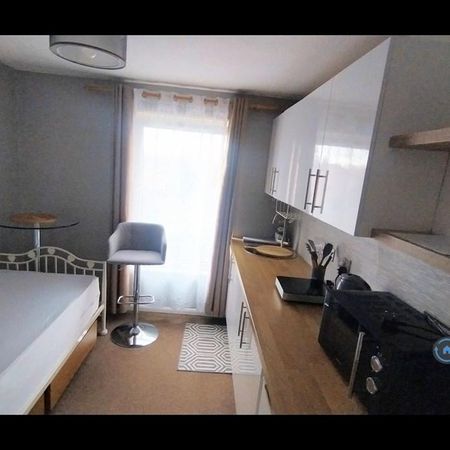 1 bedroom in a flat share to rent - Photo 3