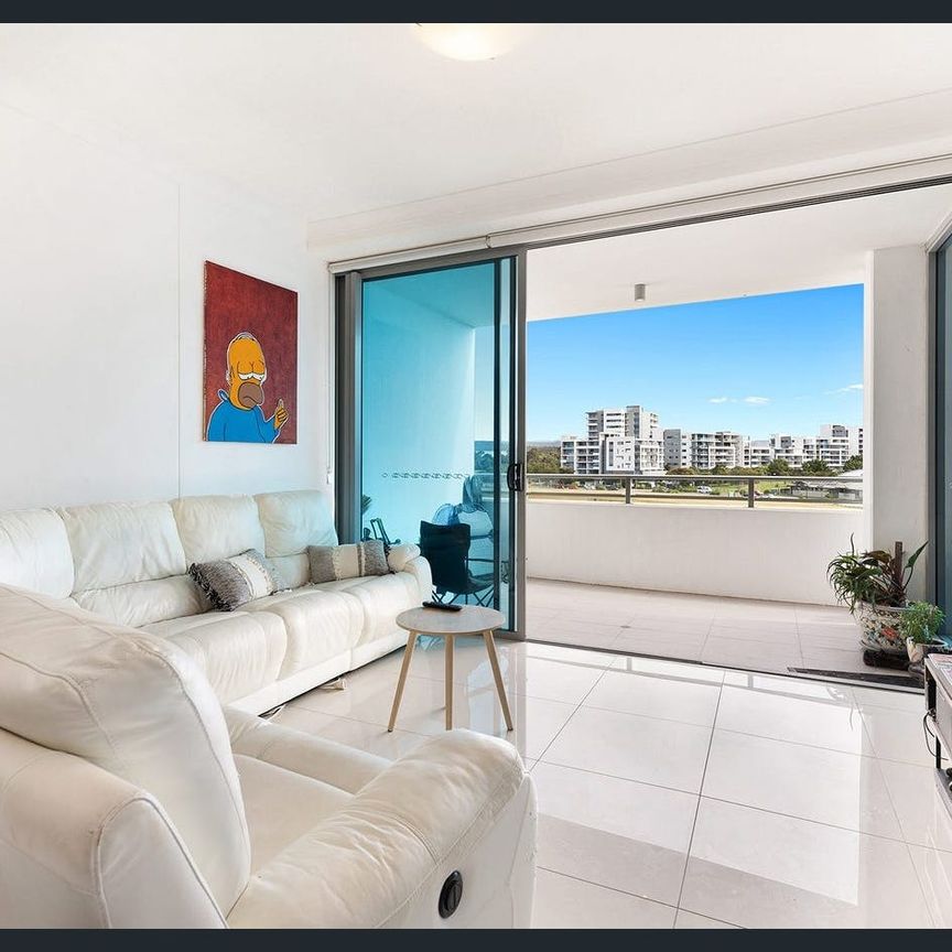 Elevated Coastal Living: Spacious 3rd-Floor Apartment with Resort-Style Facilities - Photo 1