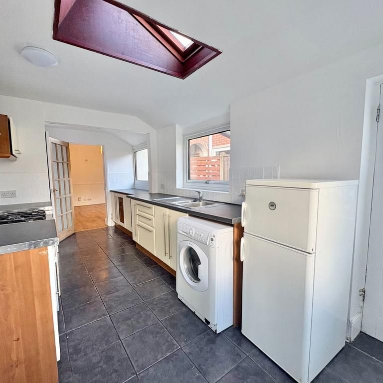 2 bedroom terraced house to rent - Photo 1