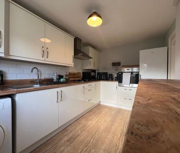 3 bedroom semi-detached house to rent - Photo 6