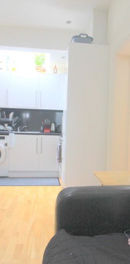 Flat 4 Laitwood Road Balham - Photo 1