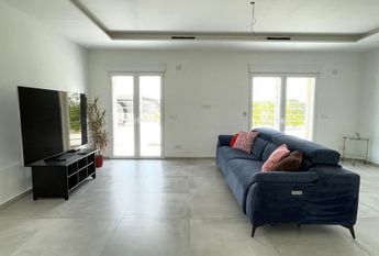 3 room luxury House for rent in Elche, Spain