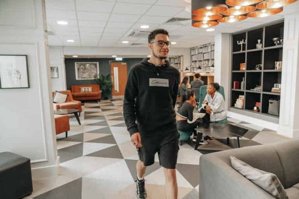 Bronze Studio - Photo 1