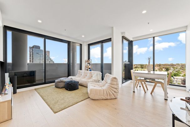 Stunning Apartment in the Heart of Box Hill. - Photo 1