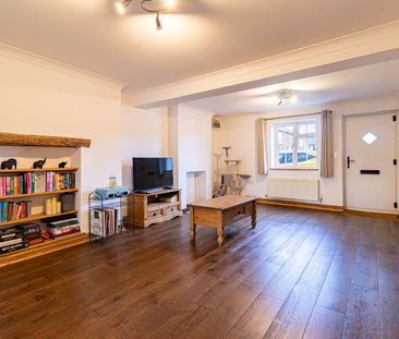 Charming One-Bedroom Cottage - Photo 1