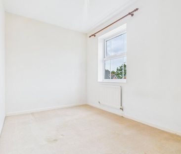 2 bedroom semi-detached house to rent - Photo 6