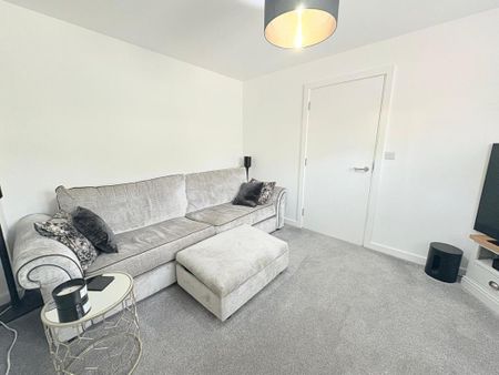 3 bedroom semi-detached house to rent - Photo 2