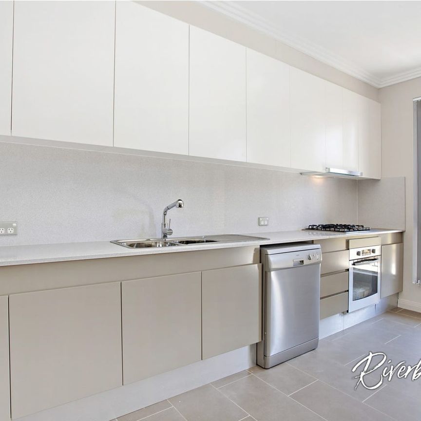 Discover Comfort, Style & Convenience! - Photo 1