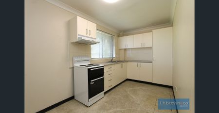 SPACIOUS ONE BEDROOM UNIT!! - Photo 3