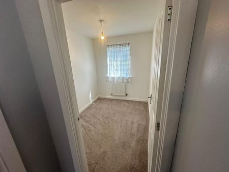 3 bedroom semi-detached house to rent - Photo 4