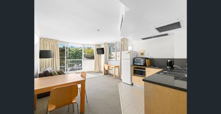 Bright and modern unit in Prime location! - Photo 2