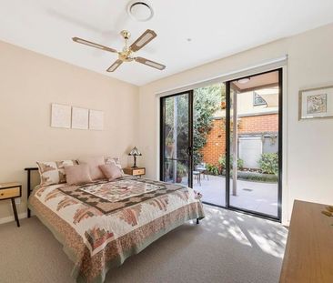 Loads of space and opposite the park! - Photo 6