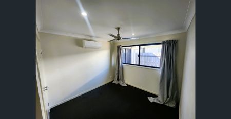 SPACIOUS 4 BEDROOM HOME! - Photo 4