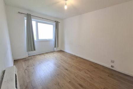 Roydon Court, HEMEL HEMPSTEAD - Photo 3