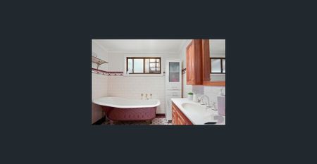 Spacious Family Entertainer with Pool in Prime Toongabbie Location - Photo 4