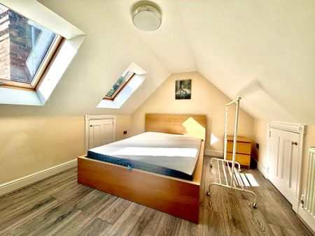 1 bedroom in a house share to rent - Photo 2