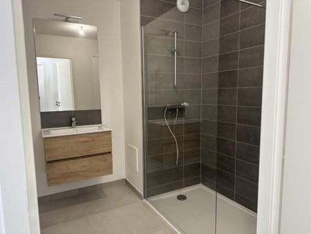 Location Appartement 4 pièces 92m² ANNECY 74370 - Photo 4