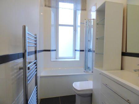 3 bedroom flat to rent - Photo 5