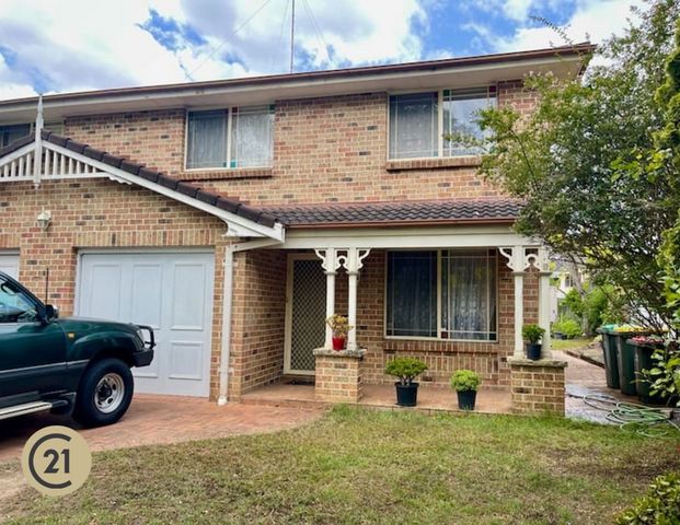 Family Friendly Duplex in Castle Hill - Zoned for Cths & Oakhill Drive Public School - Photo 1