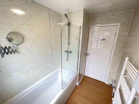 3 bedroom flat to rent - Photo 4