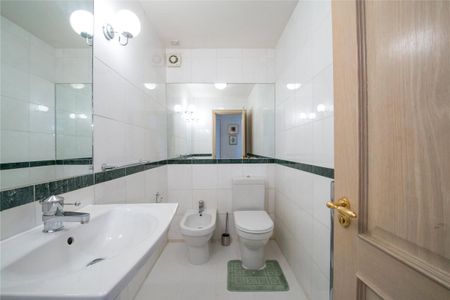 5 bedroom house in Ealing - Photo 4