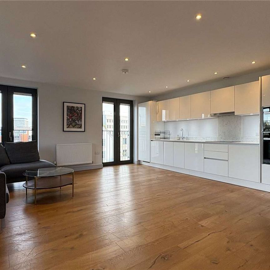 Two bed upper floor apartment with parking - Photo 1