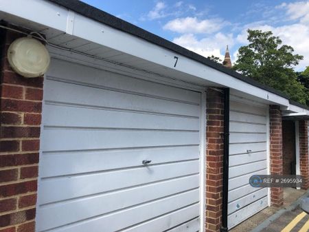 2 bedroom maisonette to rent - Photo 4