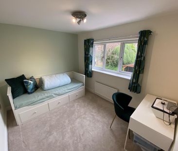 4 bedroom detached house to rent - Photo 2