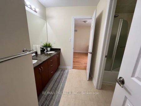 Detached Home For Lease | N9250168 - Photo 2