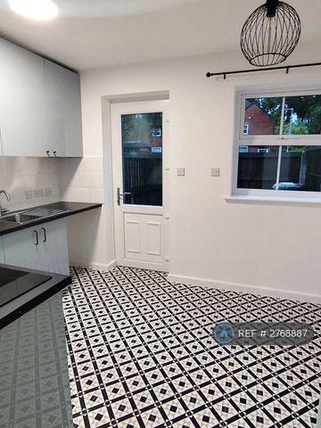 2 bedroom terraced house to rent - Photo 4