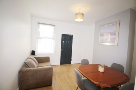 77 Canwick Road, Lincoln, Lincolnshire, LN5 8HE, United Kingdom - Photo 2