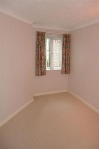 2 bedroom retirement property to rent - Photo 4