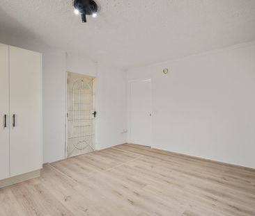 Spacious Three-Bedroom Apartment in a Sought-After St Lucia Location - Photo 4