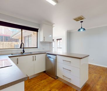 Charming 3-Bedroom Home in a Quiet Location - Photo 4