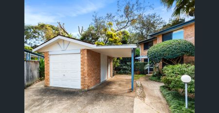 Large 2 Storey Family Sized Townhouse with Multiple Living Spaces & Pool within the Complex! - Photo 3