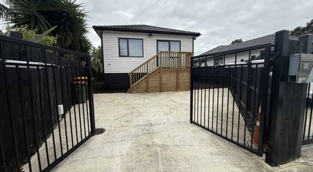 This brand new family home offers: - Photo 4