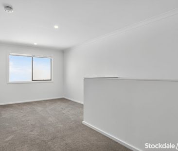 Corner 4 Bedroom Townhouse in Prime Grand View Location! - Photo 6