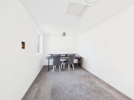 4 bedroom detached house to rent - Photo 5